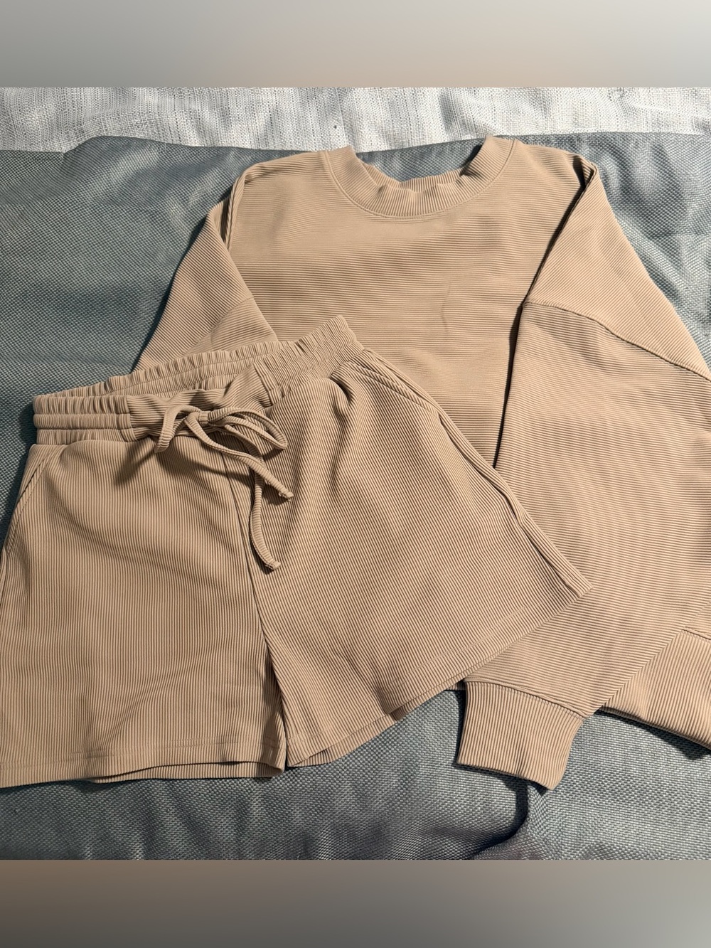 NWOT Zenana scuba ribbed crewneck sweatshirt & shorts set in sand beige